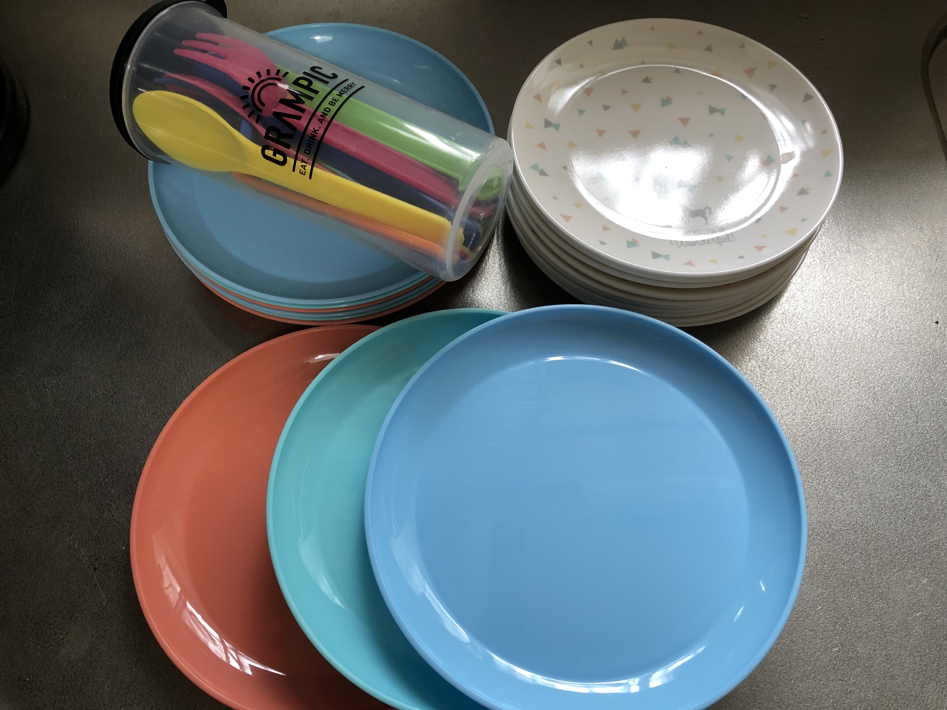 ダイソーのメラミン食器を使う時の注意点 プラスチック製お皿やフォーク スプーンもかわいいのでまとめました Soulepoch 無駄な話を皆にしたい